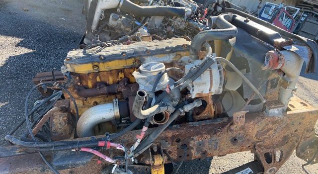 Moteur c-7 2005 195hp prix sur demande ! Si vous rapporter votre vieux ! On enlève 1000$ sur la facture Moyenne