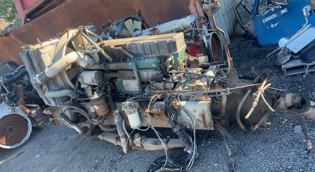 Moteur volvo d-12b 345hp avec transmission fuller FRO14210c 2 Moyenne